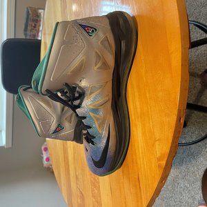 lebron james tennis shoes